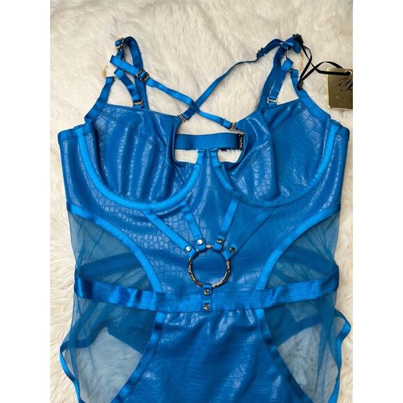 Elegant Blue Lingerie Set - Picture 3 of 6